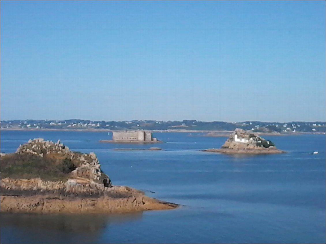 Vue sur l'île du chateau et Laouet