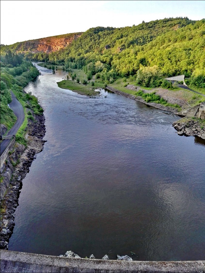 La Loire sous le barrage de Villerest.