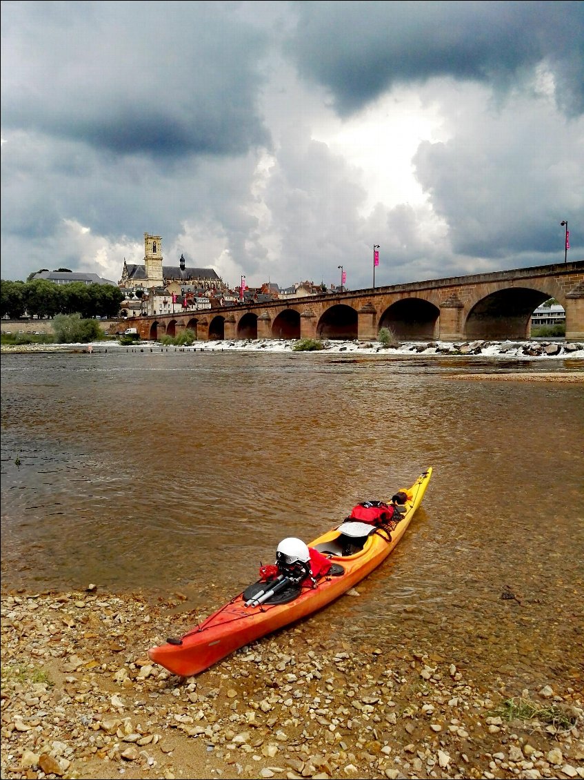 Remise à l'eau sous le pont