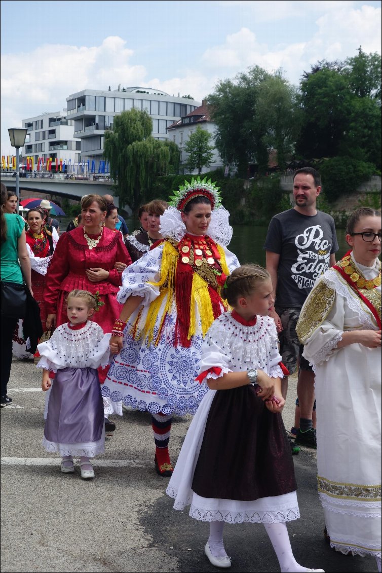 il ya meme une grand fiesta sur les bord du danube