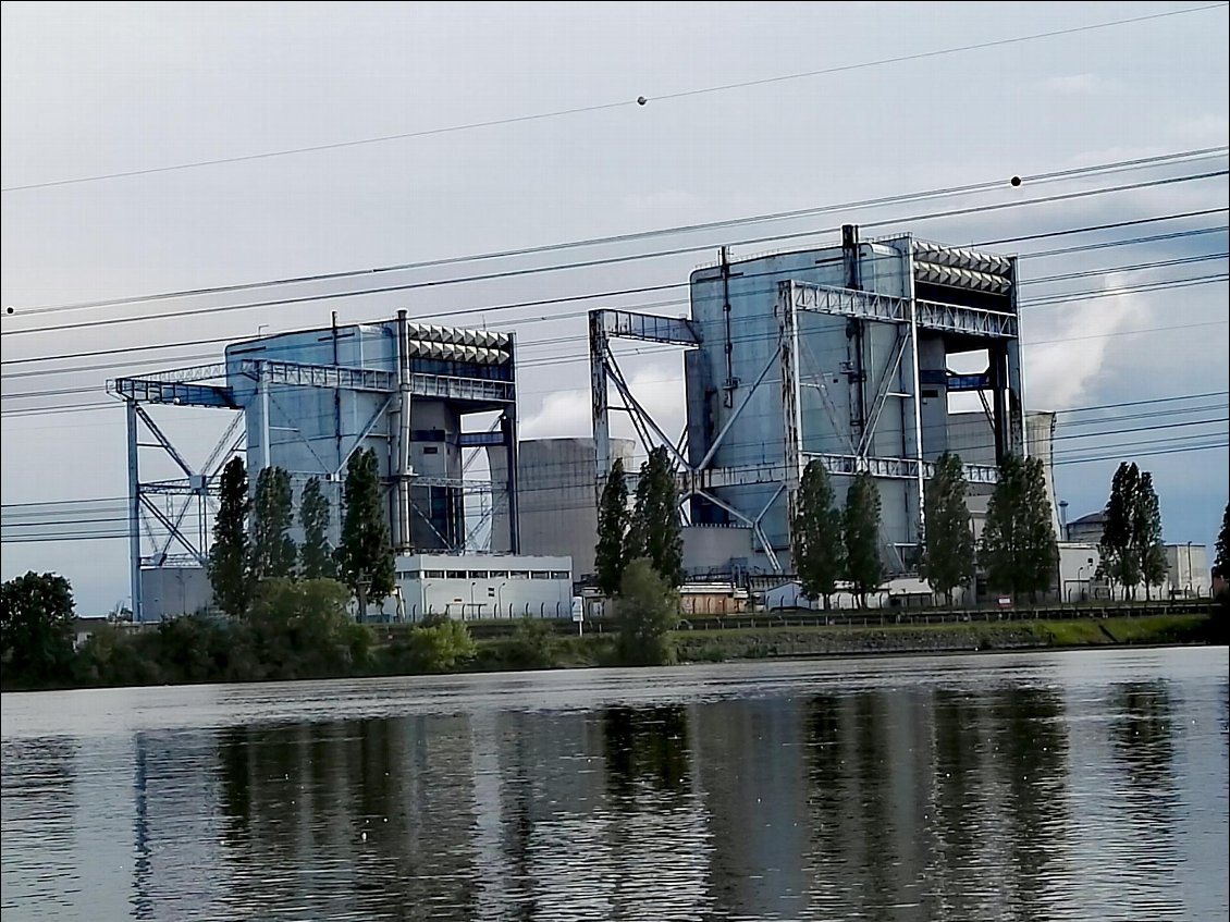 Centrale nucléaire de Saint-Laurent-les-Eaux. Anciens réacteurs nucléaires.