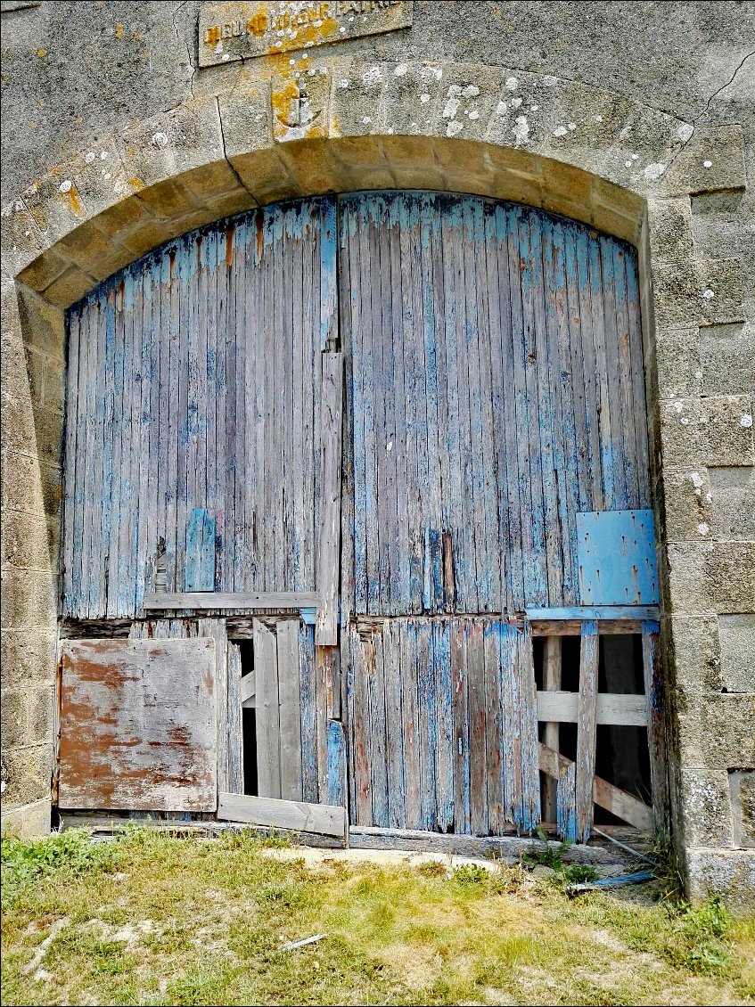 Port du Loch. Ancien hangar de la station de sauvetage en mer