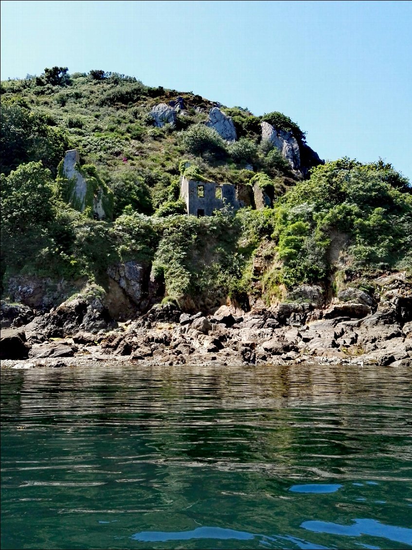 Pointe des Espagnols. Anciens casernements