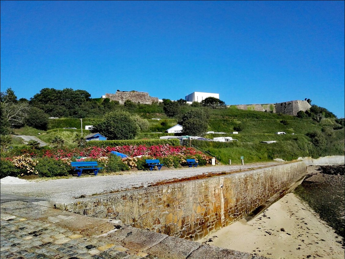 Lanvéoc. Camping de la Cale