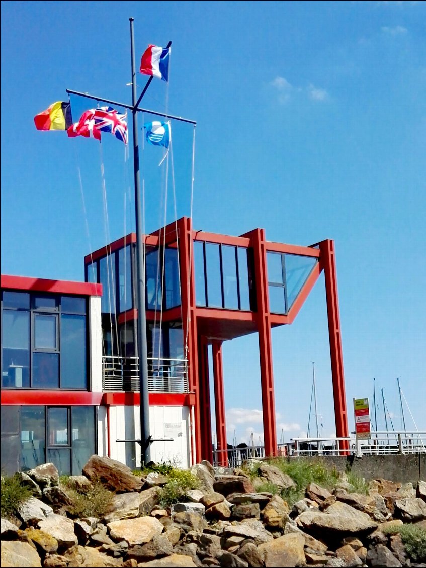 Brest, base nautique, port du Moulin Blanc, Capitainerie