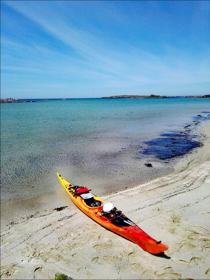 Pause déjeuner. Marée basse entre l'Île Tariec et Roc'h Avel