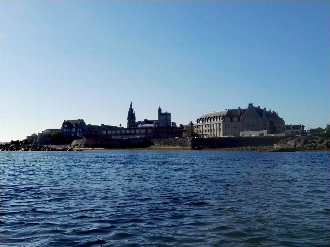 Roscoff. Station biologique au premier plan à droite