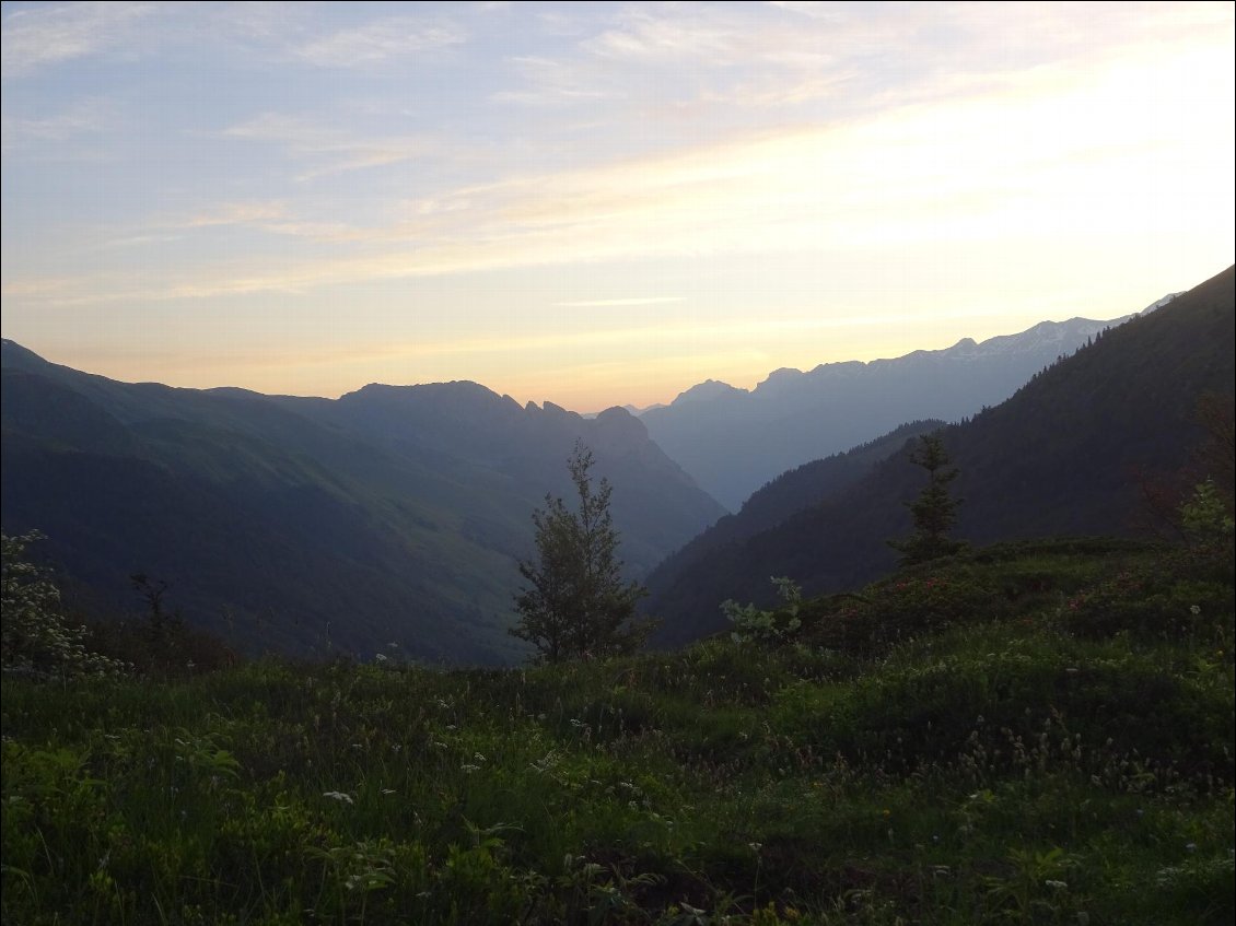 Vue du bivouac. Seul hic: pleine lune, donc pas de voie lactée....