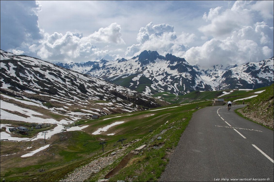 Les Aiguilles de l'Argentière vues du col de la Croix de Fer. Plus de blanc que de vert!