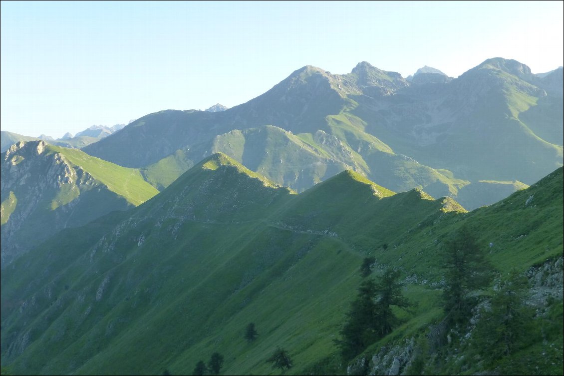 Parcours de crêtes afin d'éviter le troupeau de brebis et ses patous