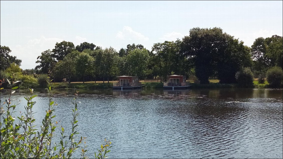 Gîtes le long du canal NàB avant Josselin