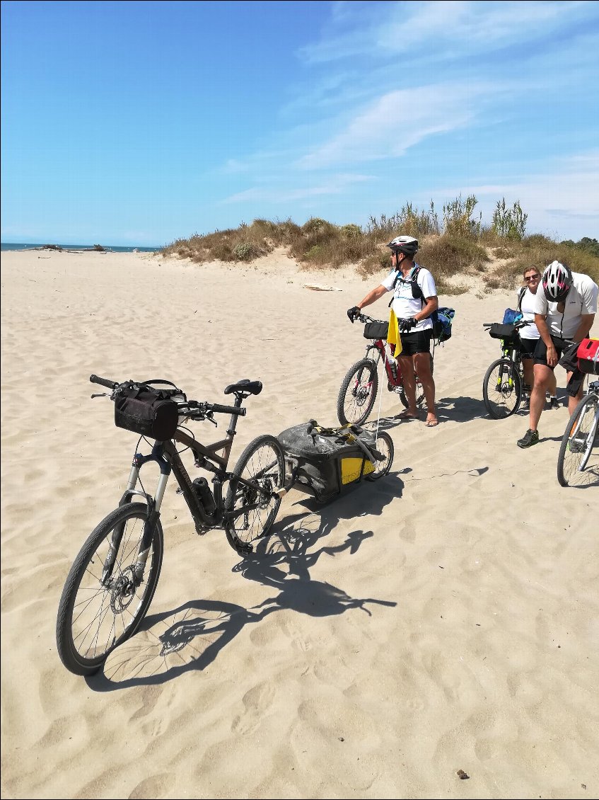 Le crau d agde ça y est nous avons rejoint la méditerranée et un peu de poussette dans le sable 