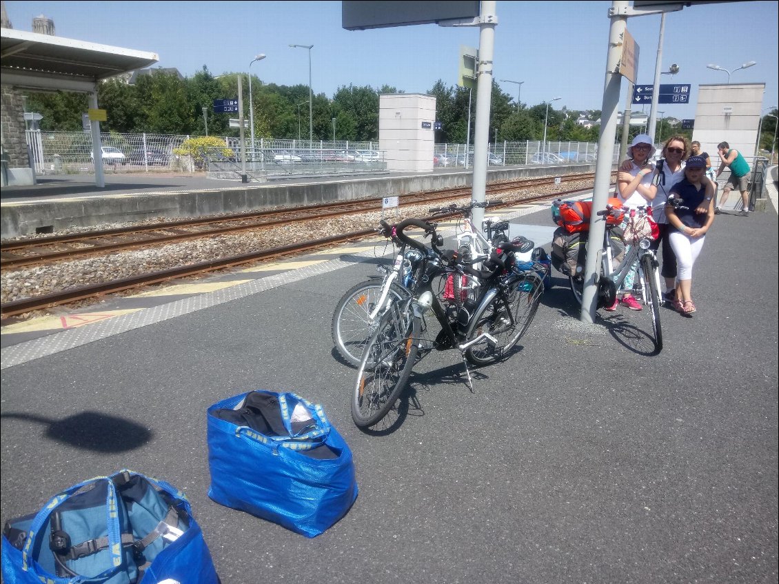 A la Gare de Coutances juste avant de prendre le TER Normandie.