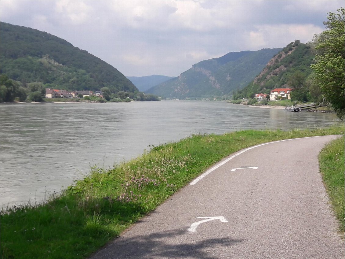 La voie: "sécure" le long du Danube