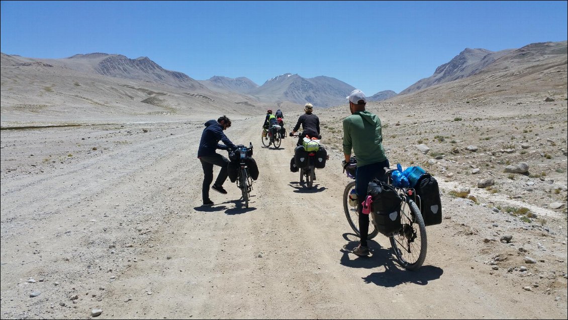 Hommage aux 4 cyclos-voyageurs assassinés au Tadjikistan