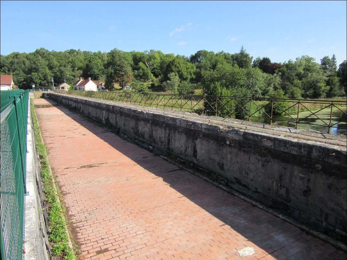 Pont canal vide