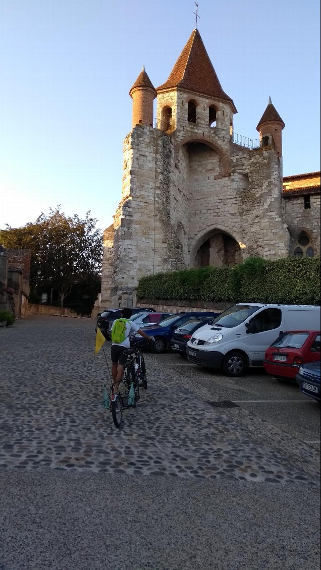 La belle église biscornue d'Auvillar