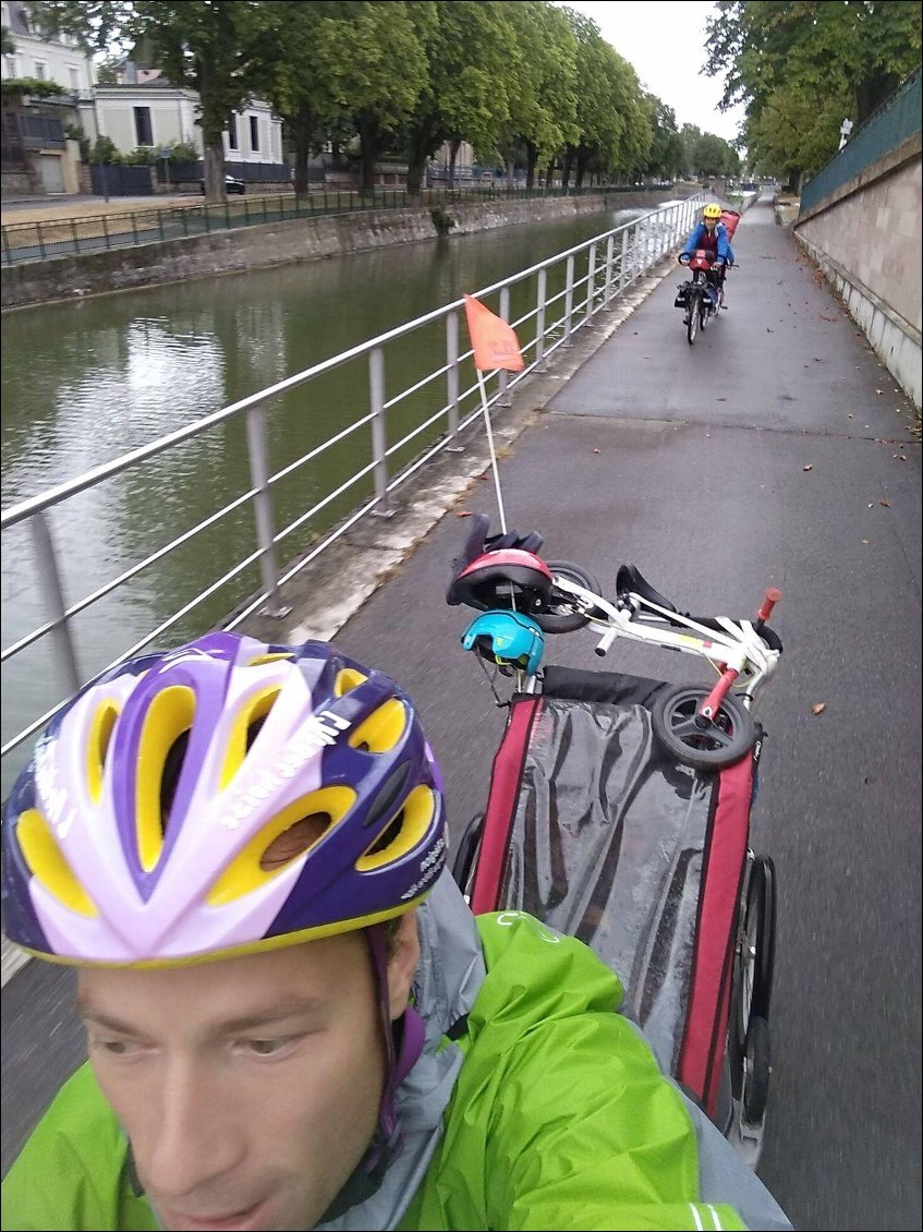 Départ vers la gare en mode pluie !