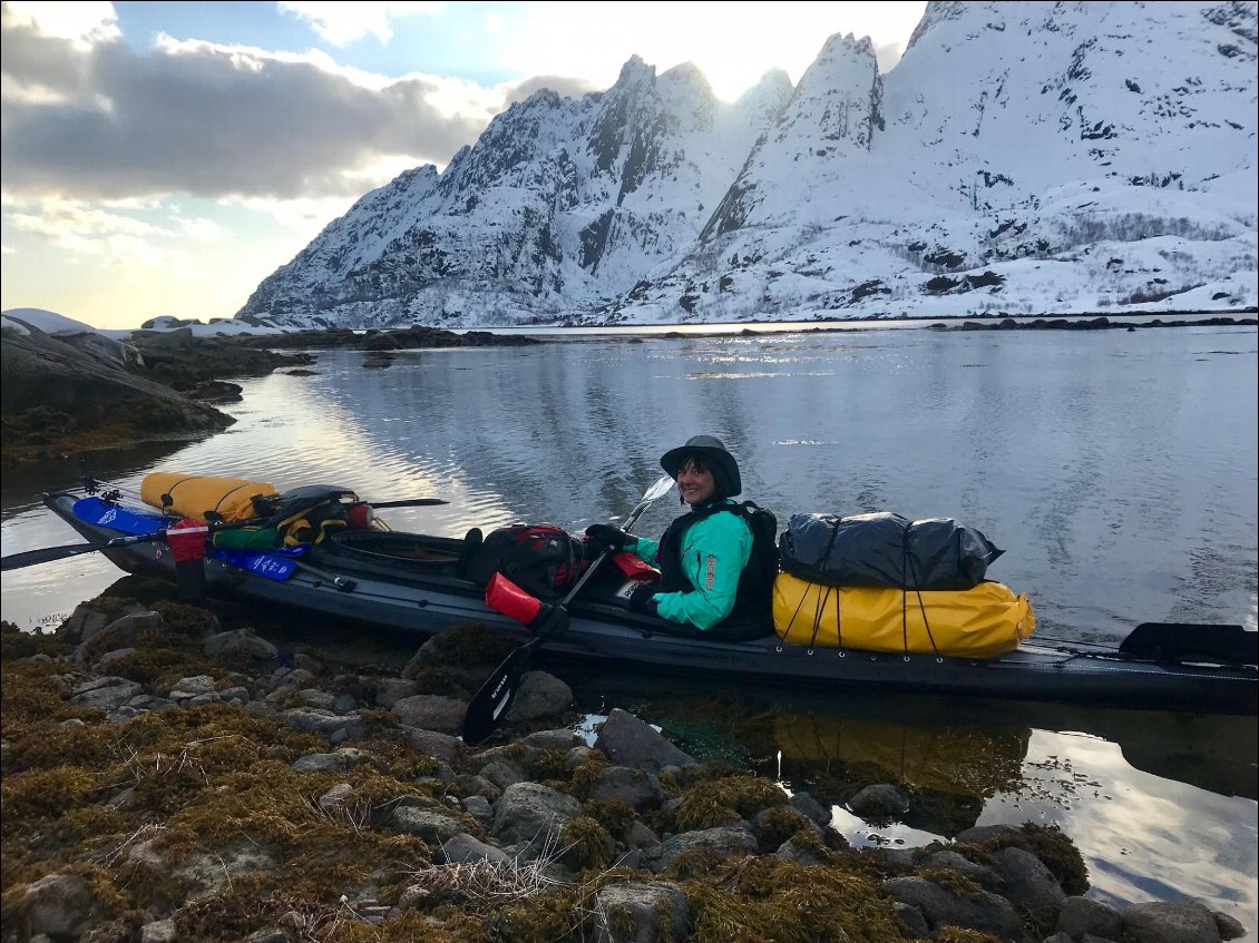 Kayak printanier dans les Lofoten.
Photo : Jean-Marc Marion