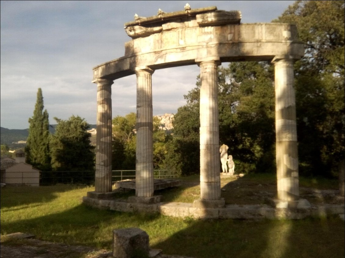 Aller, une dernière : à Villa Adrîanna.