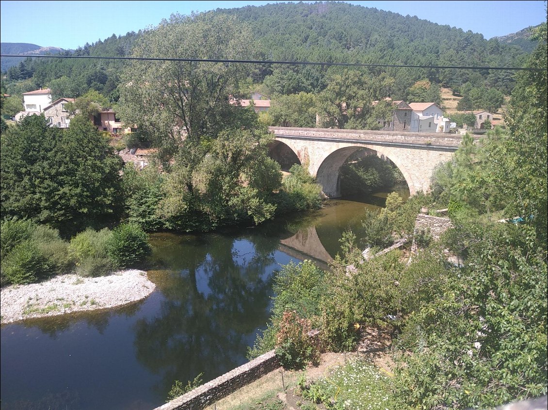 Vue sur un pont depuis la voix verte "la Passa Païs"