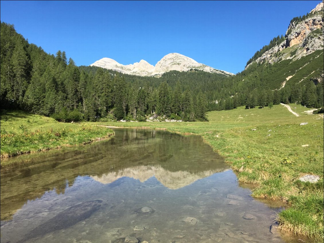 Chaque parcelle de mon être frémit de bonheur devant de tels paysages... Et c'est plus fort que moi : il faut que j'aille voir ce qu'il y a derrière les montagnes et derrière l'horizon...