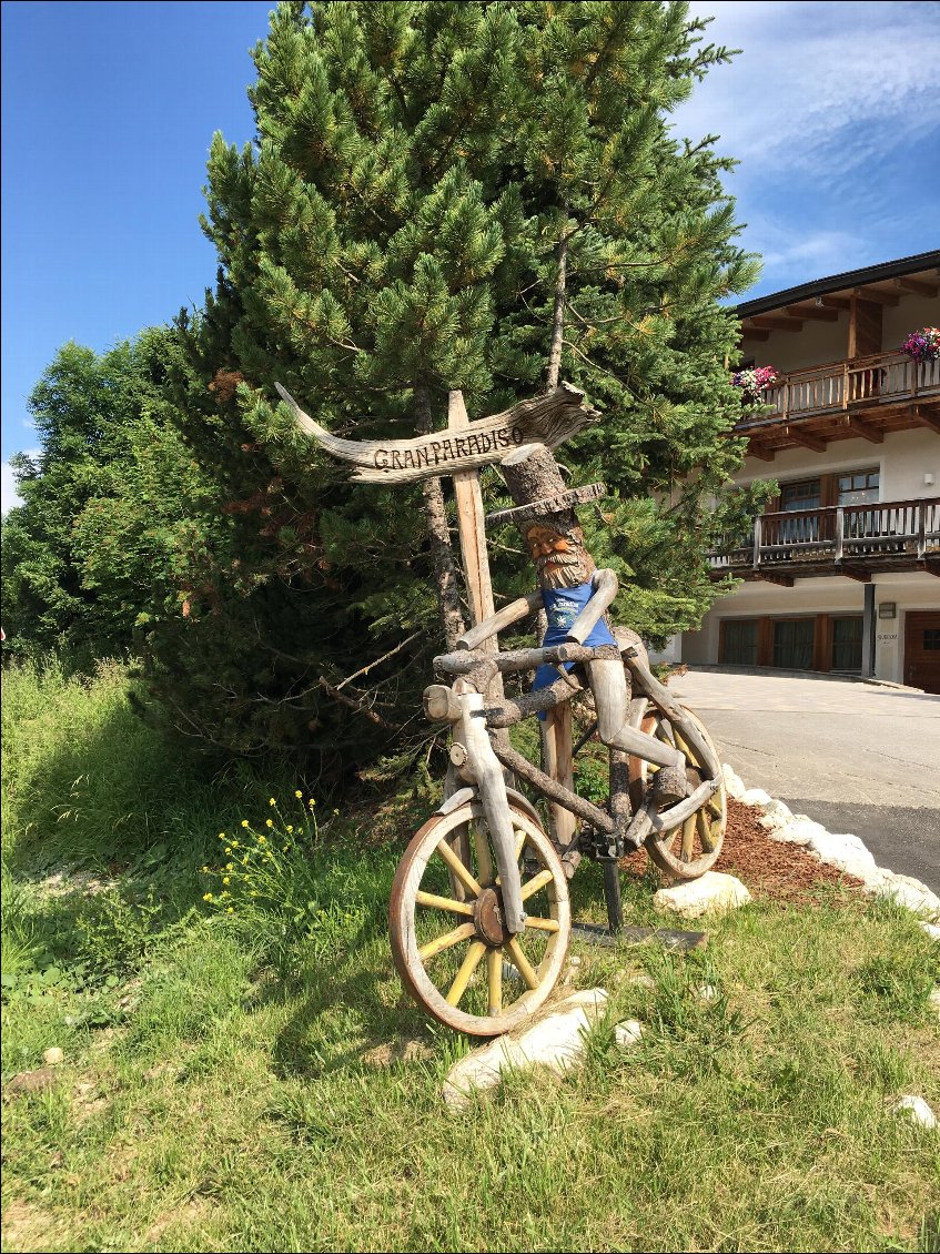 Oh oh!!! Je retrouve un vieux pote déjà rencontré lors de ma traversée Dolomites-Venise en 2017. Il a pas beaucoup avancé...