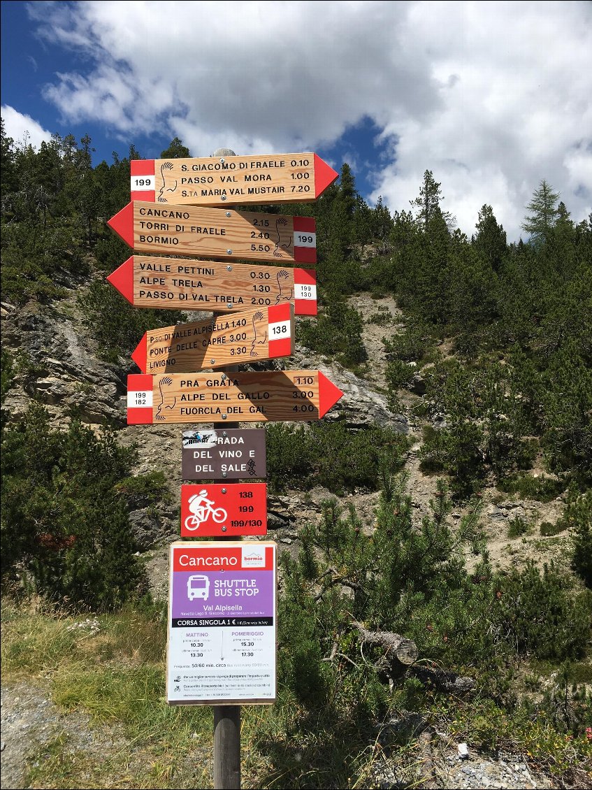 Pour l'itinéraire, y'a que l'embarras du choix... Et si on regarde bien... même le bus monte jusqu'ici!