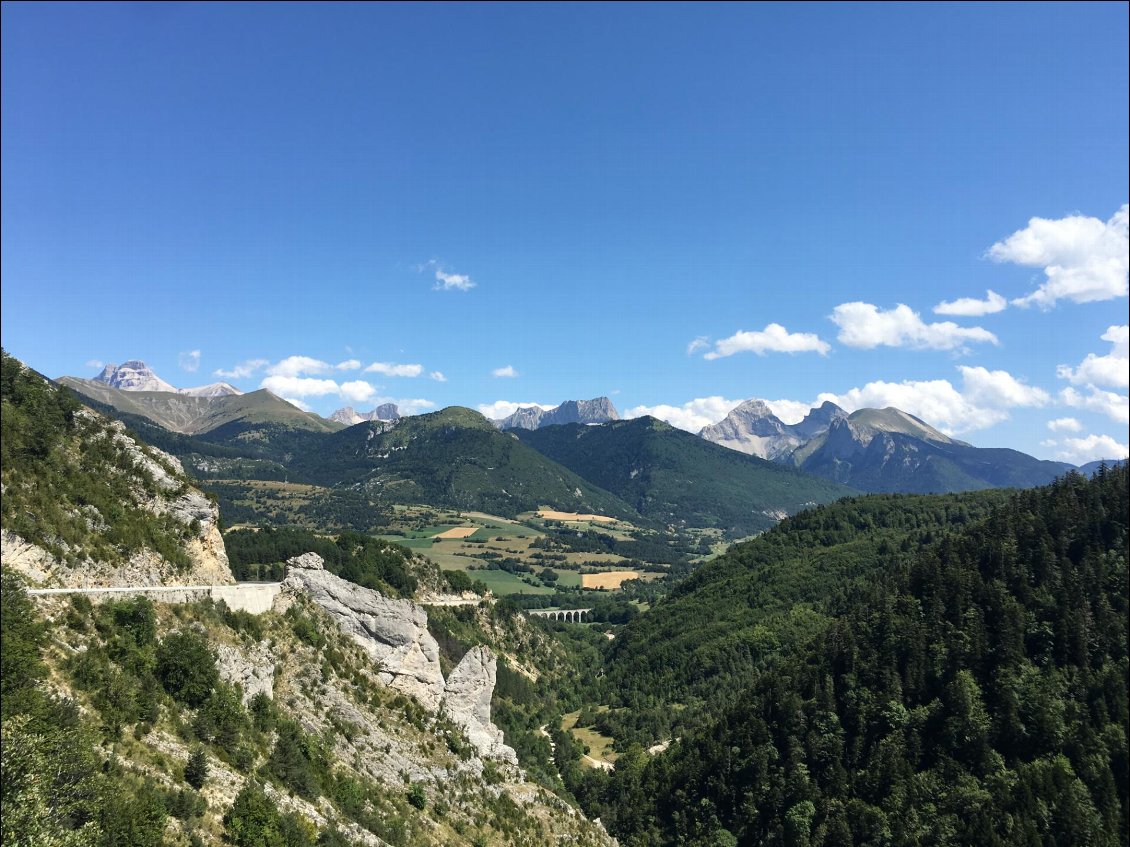 Et soudain! J'arrive "à la maison"! Devant moi, l'Obiou, laTête de Garnesier, le Pic de Bure...