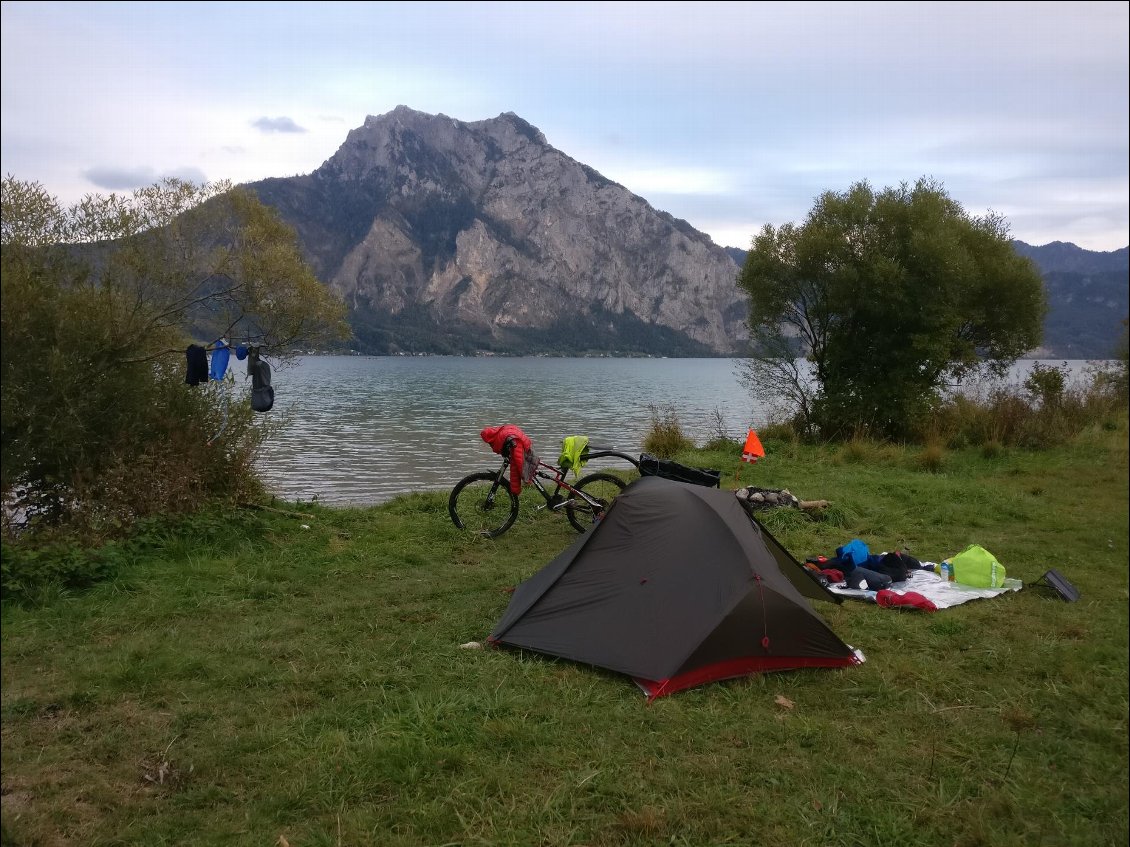 Bivouac au bord du lac d'Ebensee