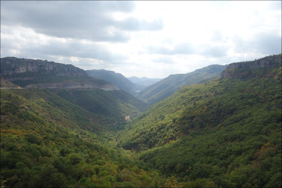 Après la montée, la récompense: la vue du haut du pas de l'Escalette