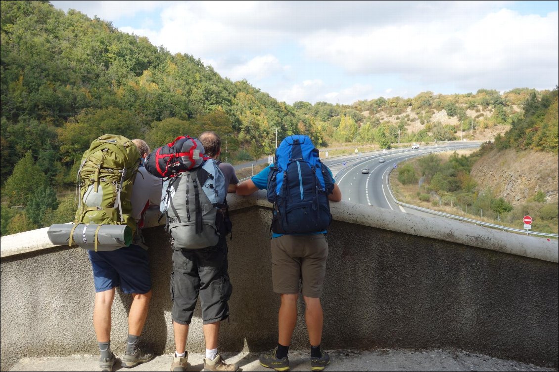 Les trois cons qui partent en rando pour regarder une autoroute :D