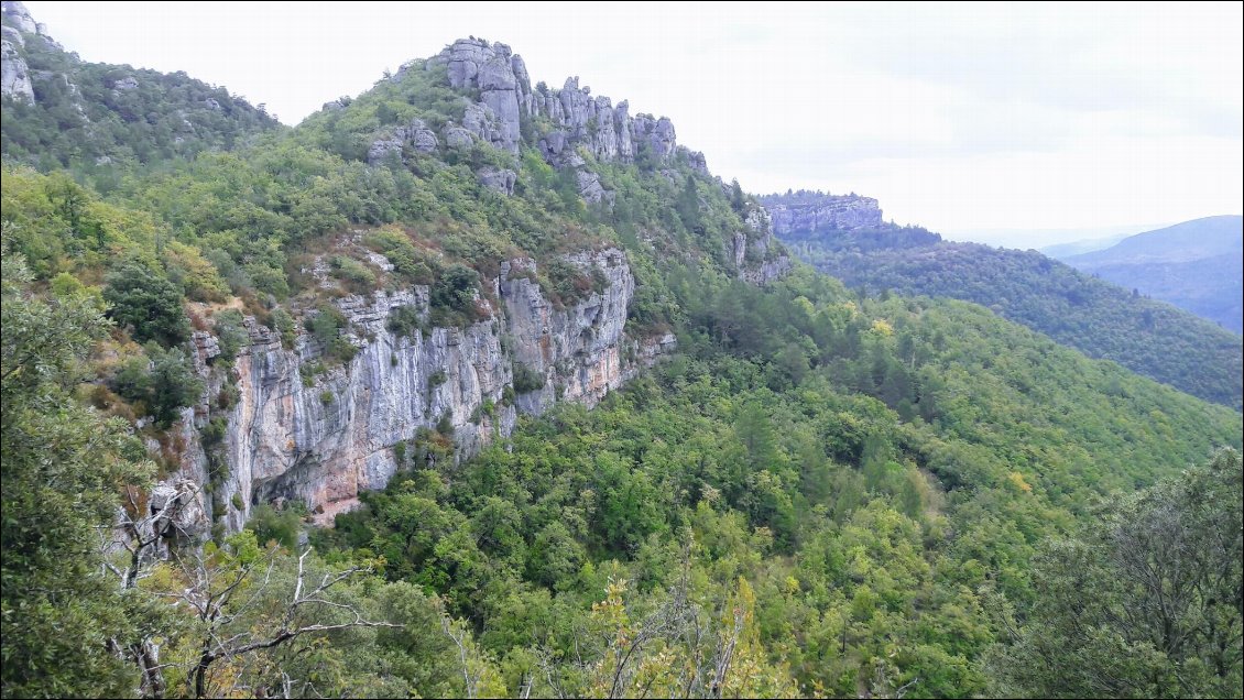 Une petite vue avant de rejoindre le vallon qui redescend vers Pégairolles