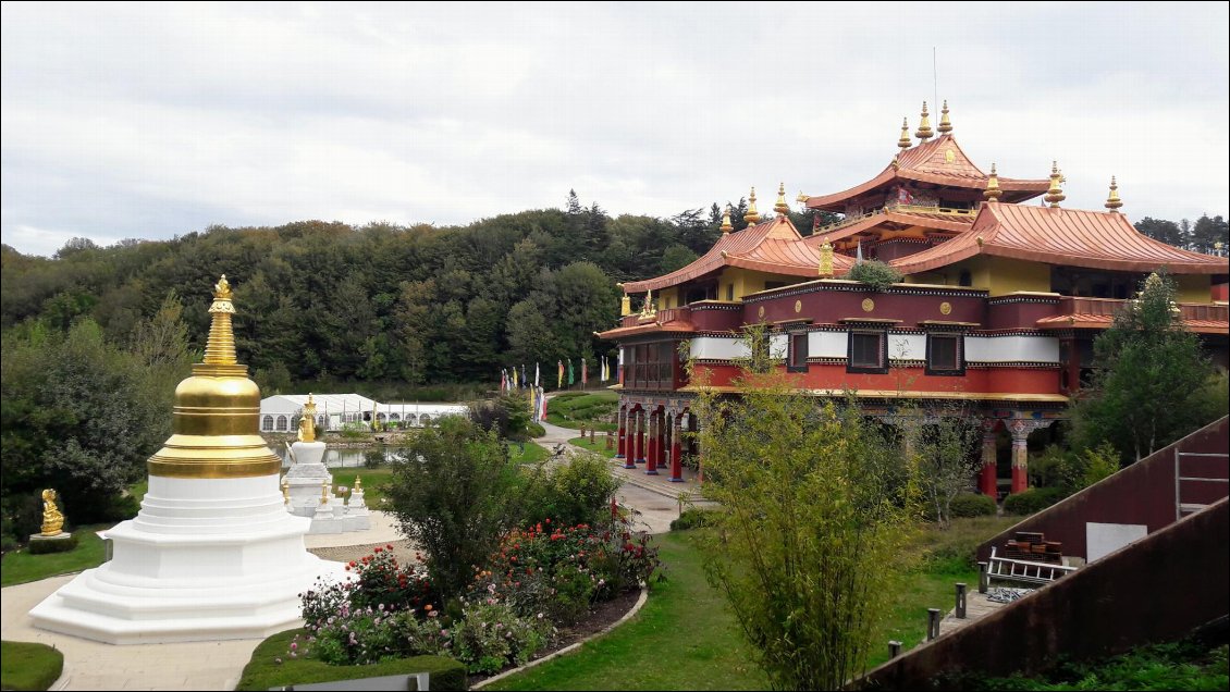 On terminera notre parcours en retournant au monastère de Lerab Ling.
