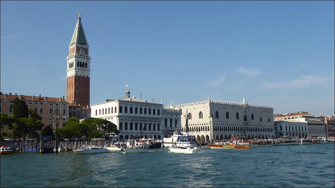 Venise, son campanile, son palais des Doges
