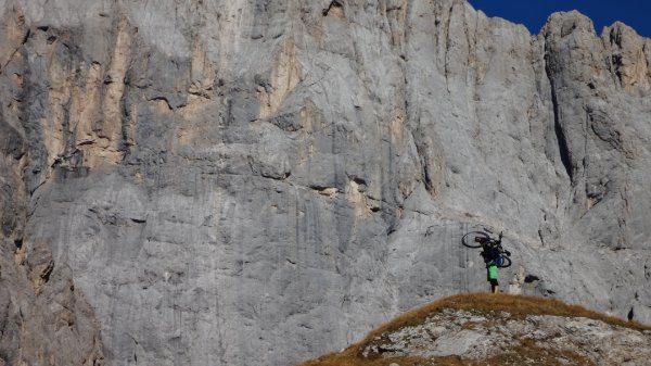 Presque 1000m de face pour la Marmolada côté sud