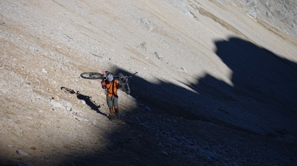 Montée finale au col de l'Ombretola (2860m)