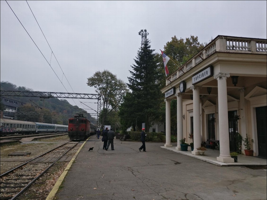 La micro gare de Topčider d'où partent les trains pour la Grèce et le Monténégro.