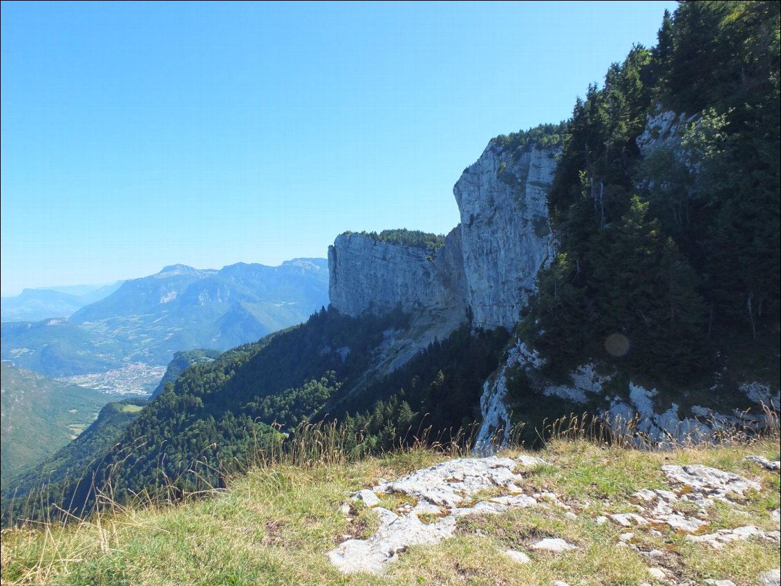 Le bec de l'Orient, joli panorama, pointe nord du massif