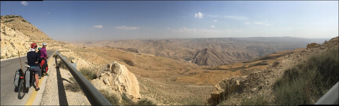 En Jordanie, il ne faut pas avoir peur des montées, et il faut aussi aimer les descentes... le plat, c'est rare!!!