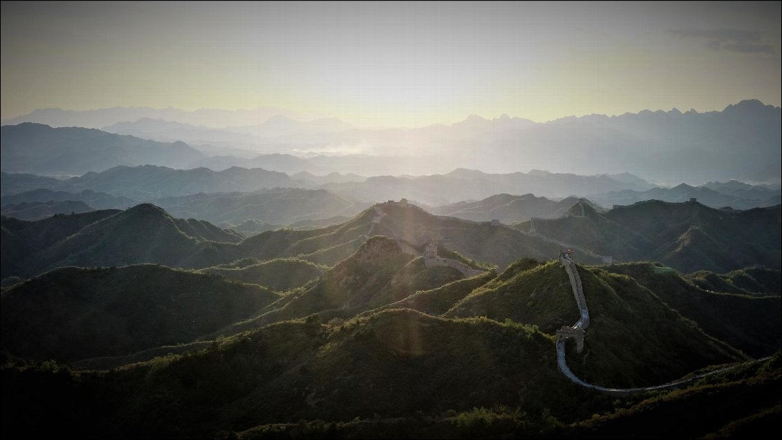 Physio on hand : un kiné à vélo et parapente. Muraille de Chine !