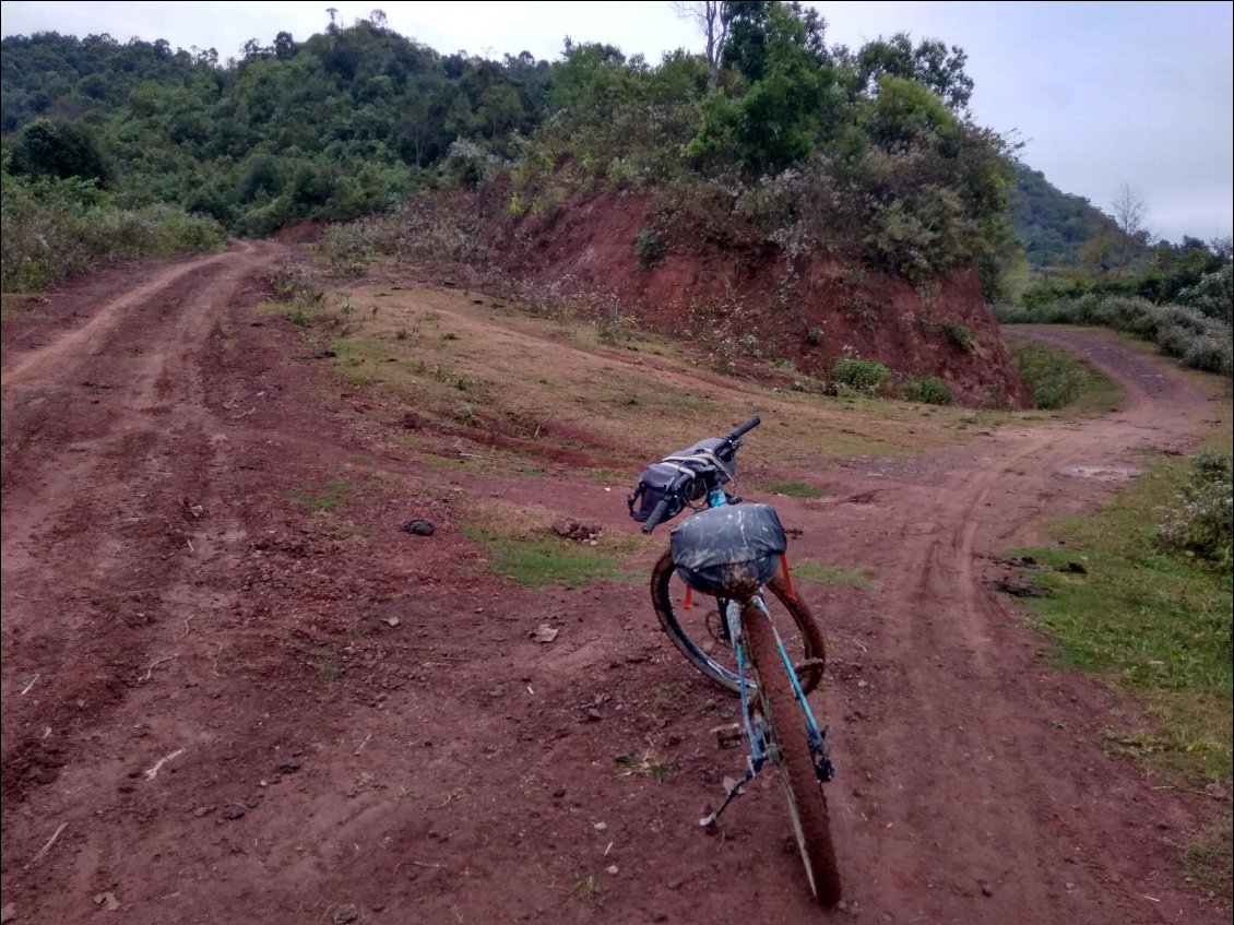 Bifurcation Vietnam/Laos. Ne pas se tromper.