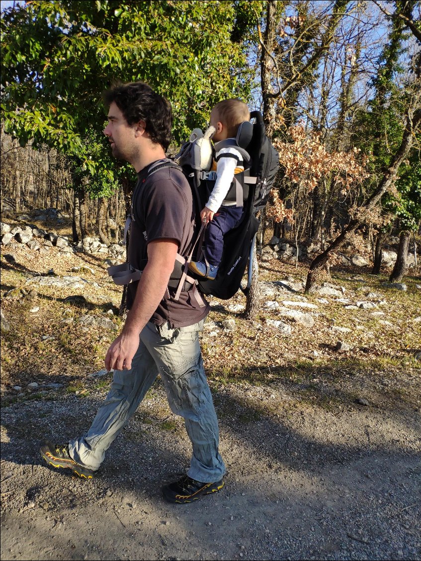 Avec bavette et cale-tête en supplément : position d'un enfant au petit gabarit (10kg).