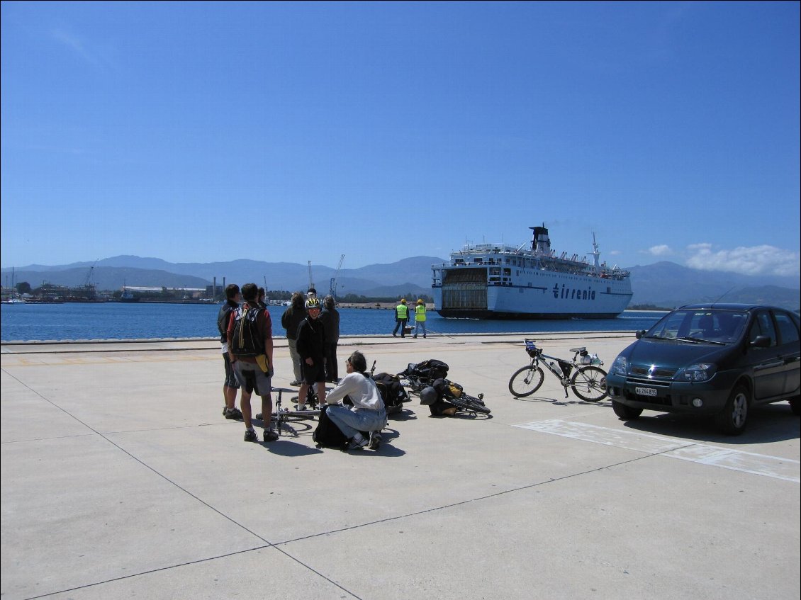 Trip vélo-grimpe en Sardaigne rejointe en ferry.
Voir le récit de ce trip.
Photo : Carnets d'Aventures