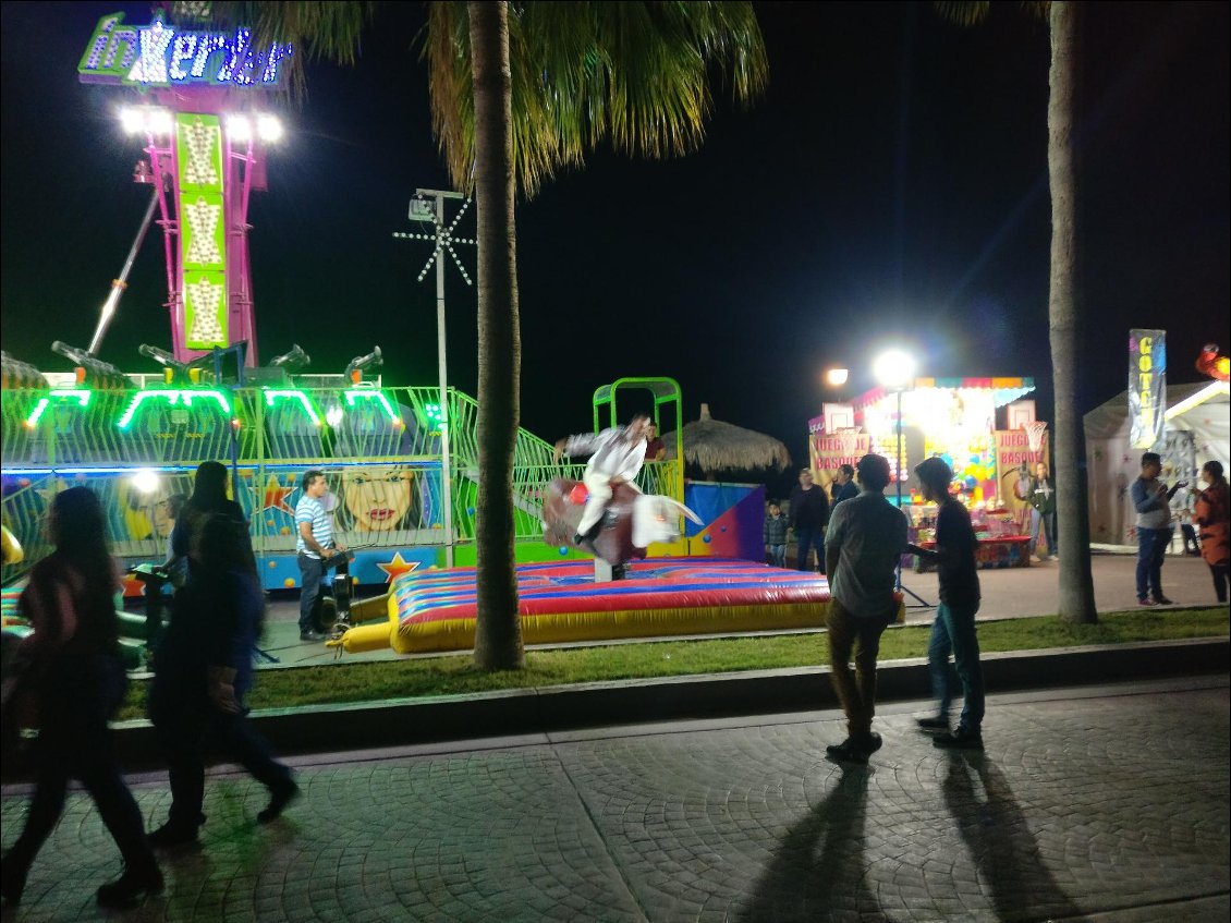 Le carnaval ici, c'est surtout une grande fête foraine