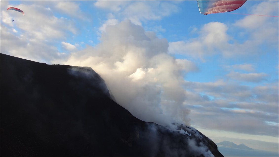 Stromboli : cratère et vol