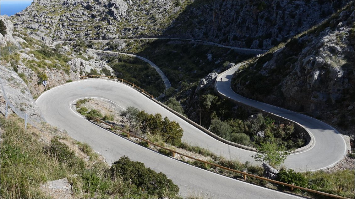 La route de rêve pour les vélos de course, d'ailleurs ils y sont nombreux !