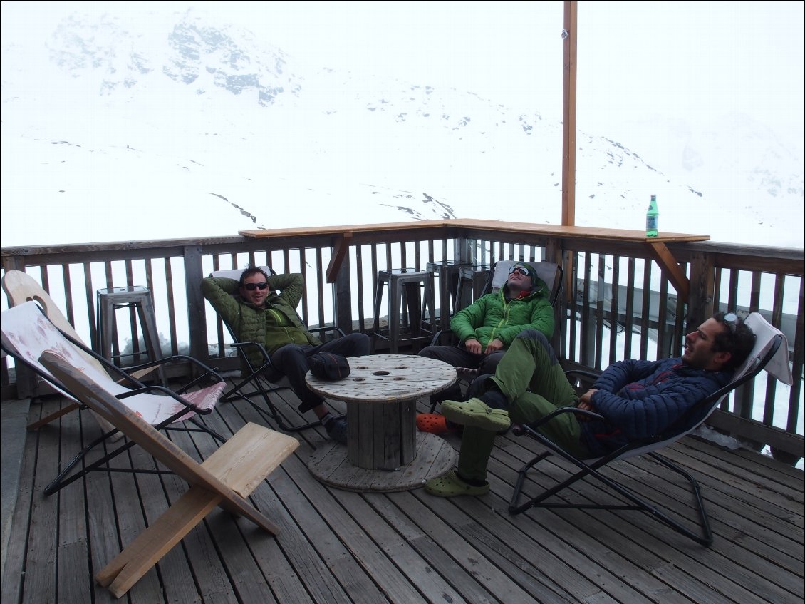 Le ski de printemps c'est aussi ça : Buller en terrasse l'aprem !