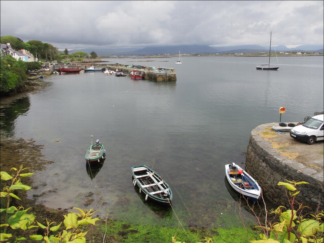 Le petit port de Roudstone.