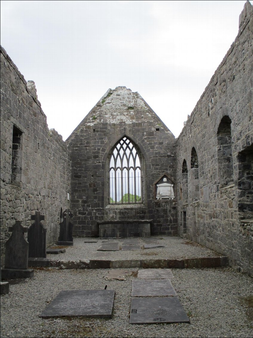 Les ruines de l'abbaye de Murrisk.